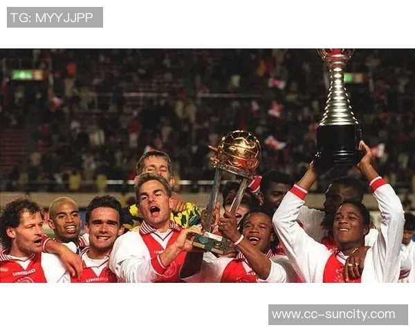 盐贝健人成为荷甲历史首位替补打进10球的球员展现惊人潜力